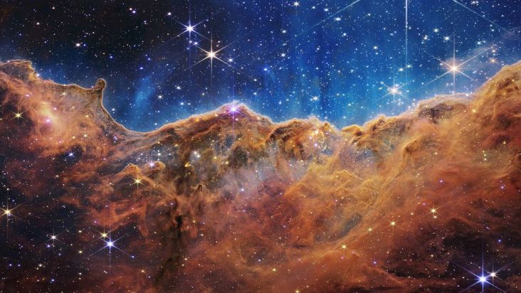 Nebulosa Carina — Chamado de Penhascos Cósmicos, a imagem aparentemente tridimensional do Webb parece montanhas escarpadas em uma noite enluarada  Crédito: NASA, ESA, CSA, STScI